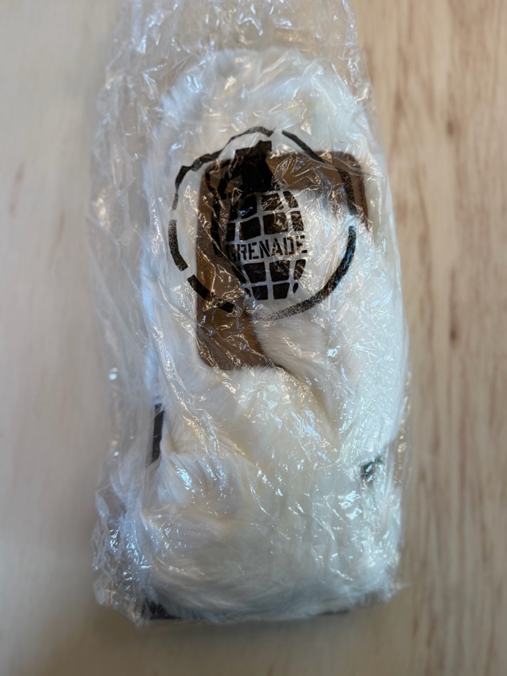 NWT White Faux Fur Grenade Gloves - Picture 2 of 6